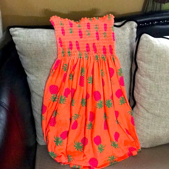 Floral and pineapple - Picture 1 of 1